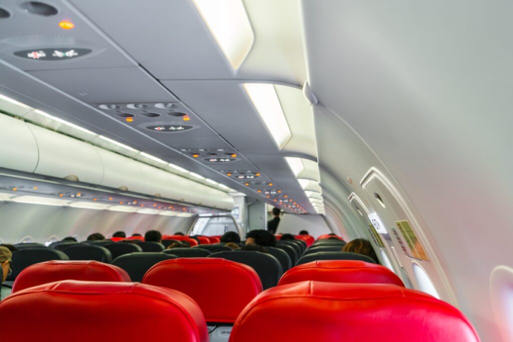 Saída de emergência do avião: tire suas dúvidas