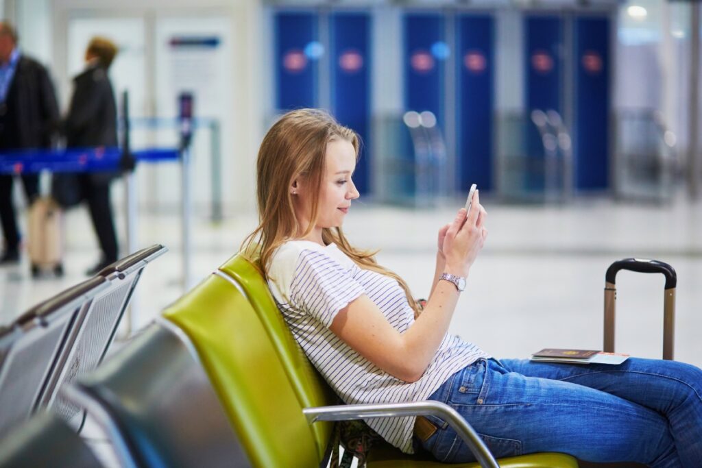Carregar celular no aeroporto é perigoso?