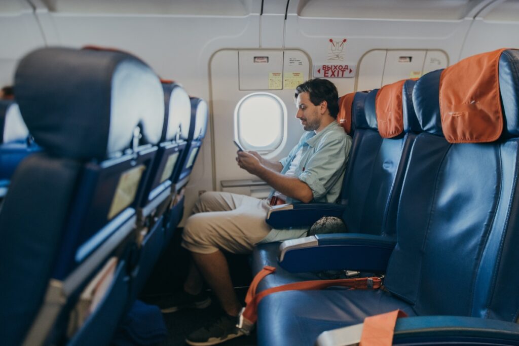 Tem internet no avião? Essas e outras dúvidas sobre conectividade a bordo