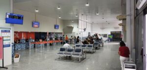 voo direto, com escala e com conexão